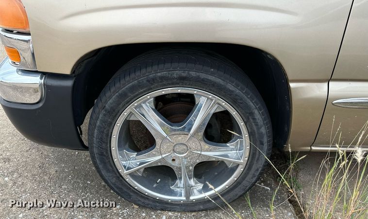 image for item NQ9310 2005 GMC Sierra 1500  Crew Cab pickup truck