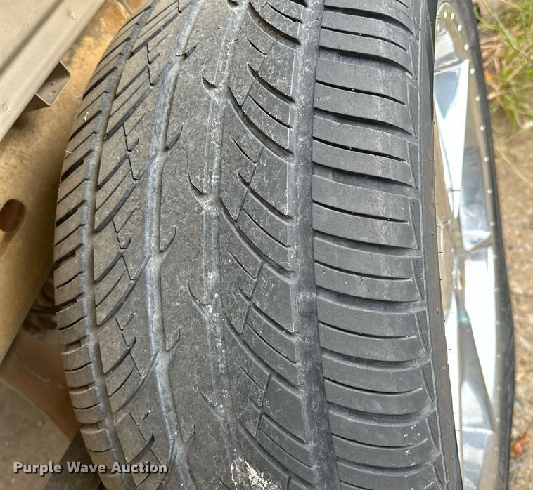 image for item NQ9310 2005 GMC Sierra 1500  Crew Cab pickup truck