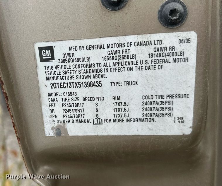 image for item NQ9310 2005 GMC Sierra 1500  Crew Cab pickup truck