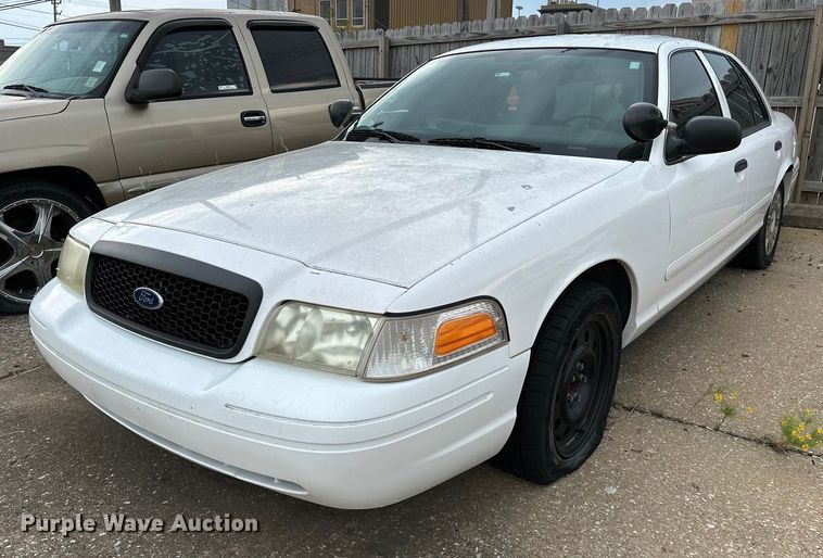 image for item NQ9311 2004 Ford Crown Victoria Police Interceptor