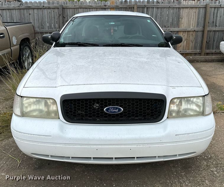 image for item NQ9311 2004 Ford Crown Victoria Police Interceptor