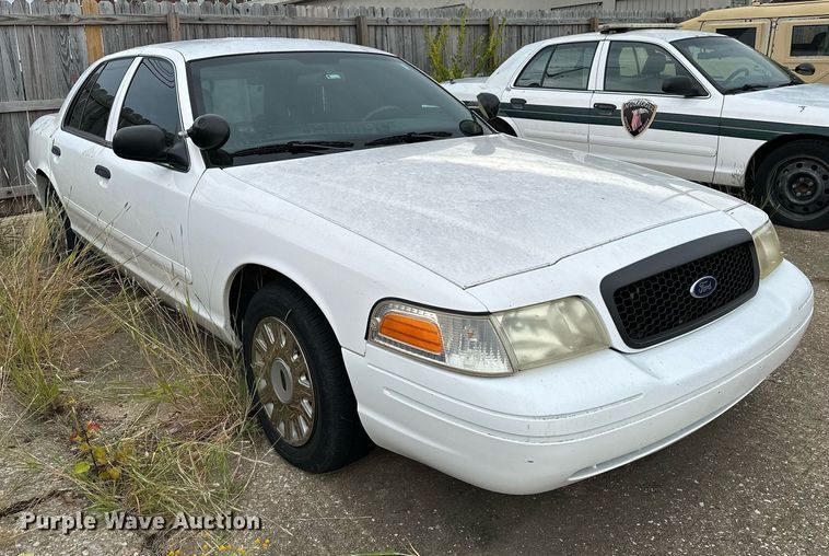 image for item NQ9311 2004 Ford Crown Victoria Police Interceptor