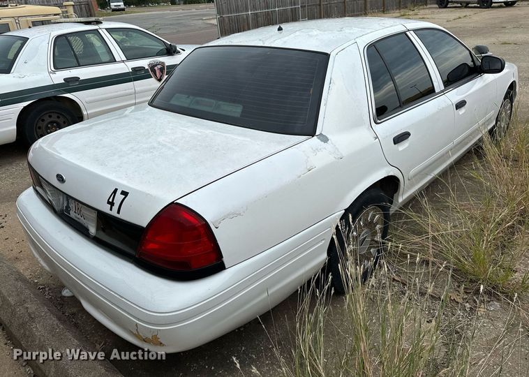 image for item NQ9311 2004 Ford Crown Victoria Police Interceptor