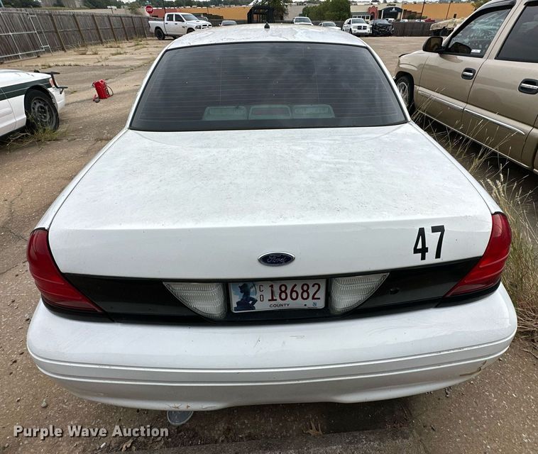 image for item NQ9311 2004 Ford Crown Victoria Police Interceptor