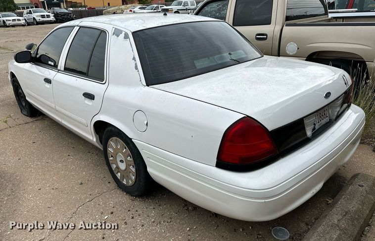 image for item NQ9311 2004 Ford Crown Victoria Police Interceptor