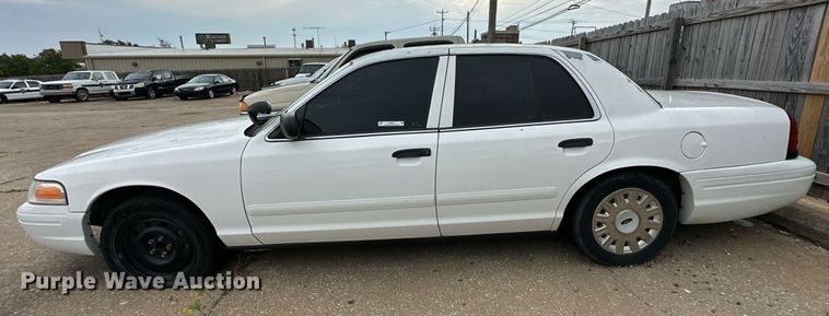 image for item NQ9311 2004 Ford Crown Victoria Police Interceptor