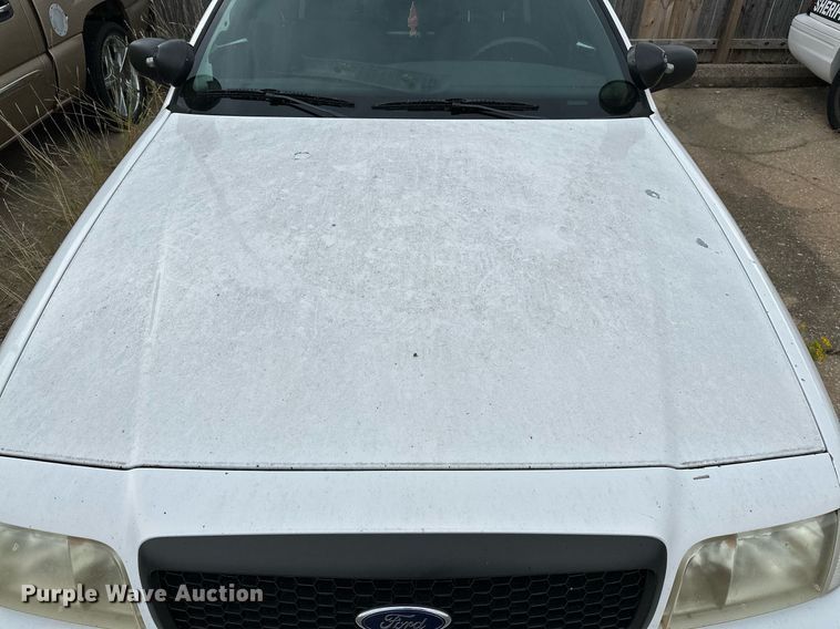 image for item NQ9311 2004 Ford Crown Victoria Police Interceptor