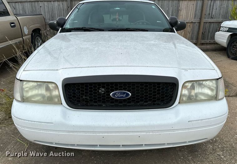 image for item NQ9311 2004 Ford Crown Victoria Police Interceptor