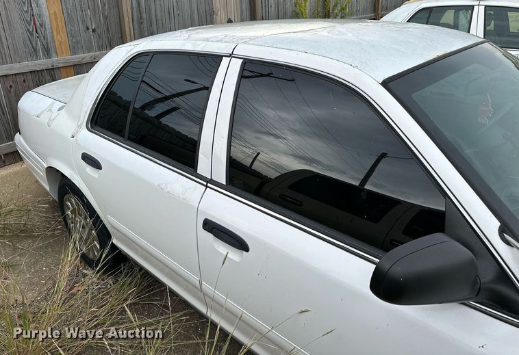 image for item NQ9311 2004 Ford Crown Victoria Police Interceptor