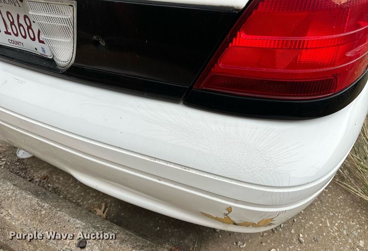 image for item NQ9311 2004 Ford Crown Victoria Police Interceptor