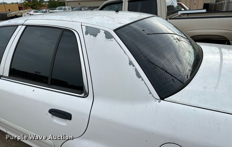 image for item NQ9311 2004 Ford Crown Victoria Police Interceptor