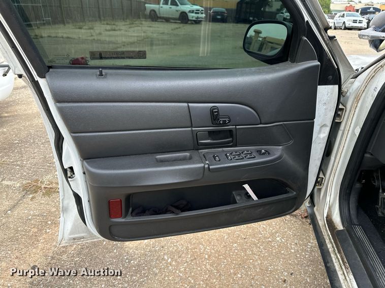 image for item NQ9311 2004 Ford Crown Victoria Police Interceptor