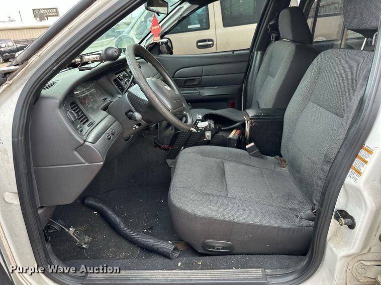 image for item NQ9311 2004 Ford Crown Victoria Police Interceptor