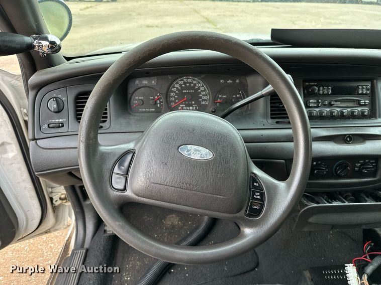 image for item NQ9311 2004 Ford Crown Victoria Police Interceptor