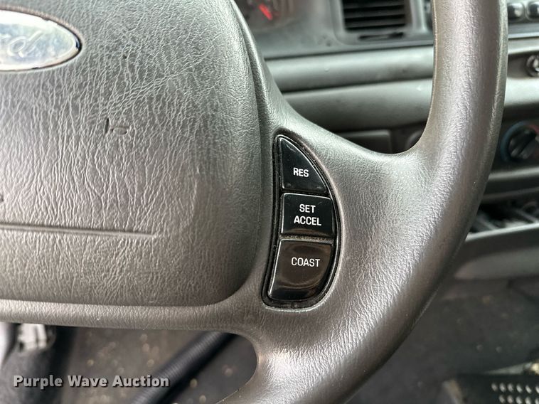 image for item NQ9311 2004 Ford Crown Victoria Police Interceptor