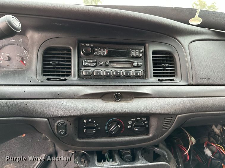 image for item NQ9311 2004 Ford Crown Victoria Police Interceptor