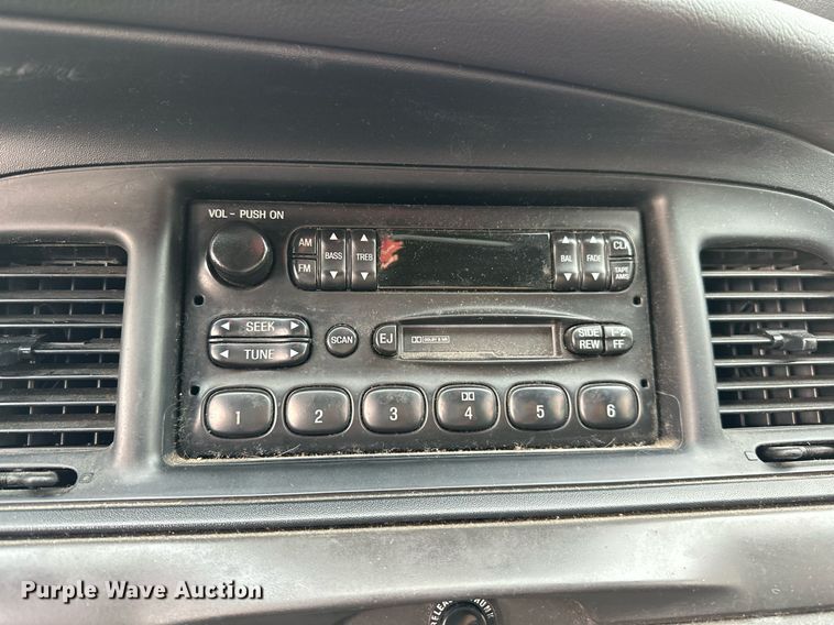 image for item NQ9311 2004 Ford Crown Victoria Police Interceptor