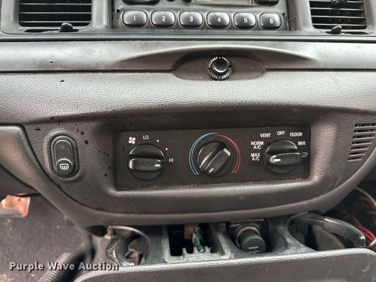 image for item NQ9311 2004 Ford Crown Victoria Police Interceptor