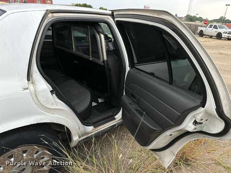 image for item NQ9311 2004 Ford Crown Victoria Police Interceptor