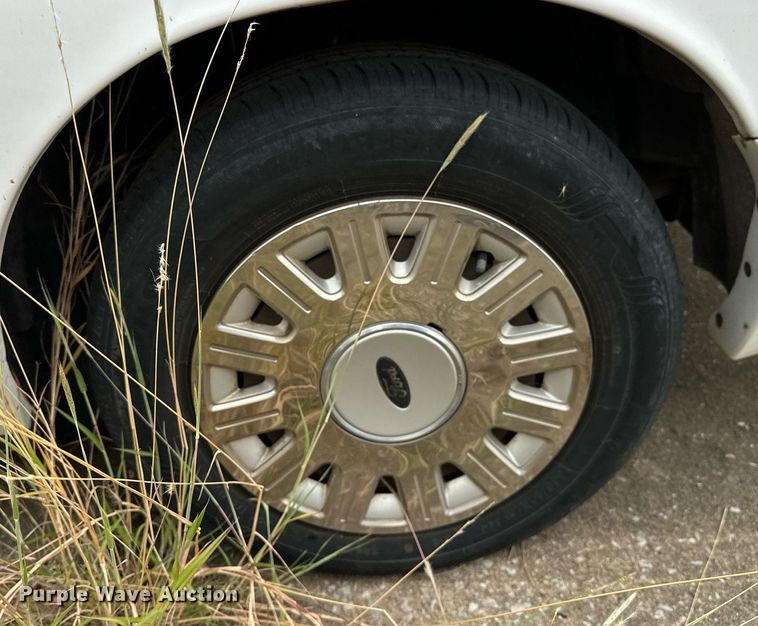 image for item NQ9311 2004 Ford Crown Victoria Police Interceptor