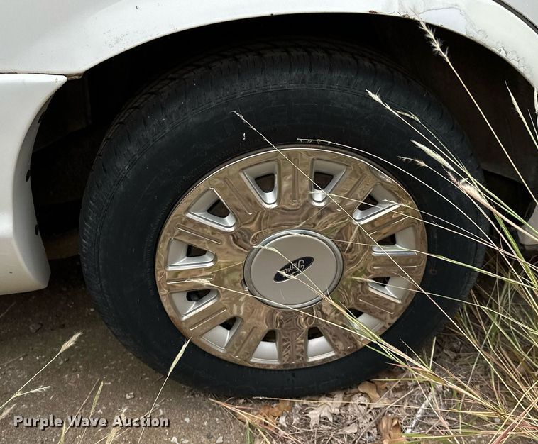 image for item NQ9311 2004 Ford Crown Victoria Police Interceptor