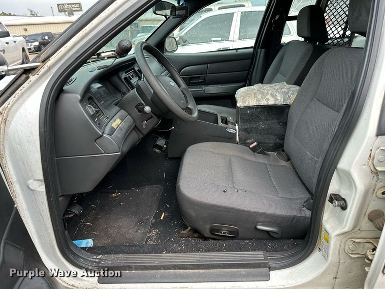 image for item NQ9312 2007 Ford Crown Victoria Police Interceptor