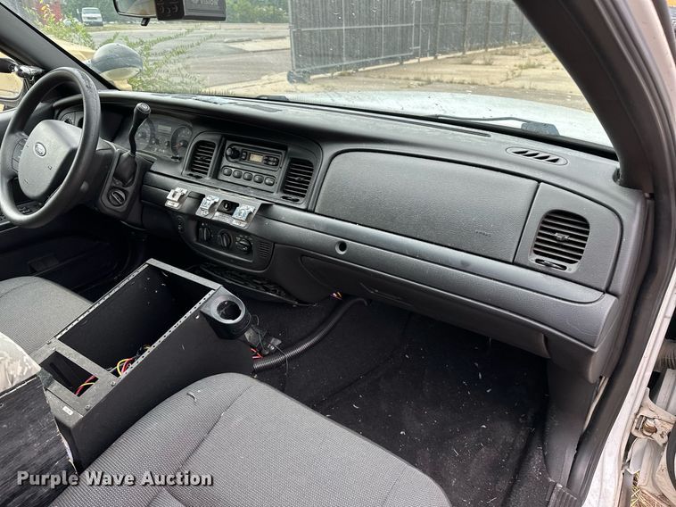 image for item NQ9312 2007 Ford Crown Victoria Police Interceptor