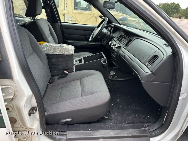 image for item NQ9312 2007 Ford Crown Victoria Police Interceptor