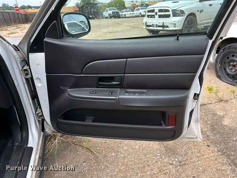 image for item NQ9312 2007 Ford Crown Victoria Police Interceptor