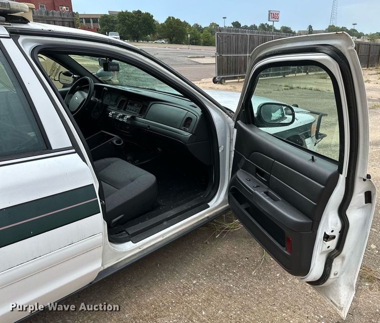 image for item NQ9312 2007 Ford Crown Victoria Police Interceptor