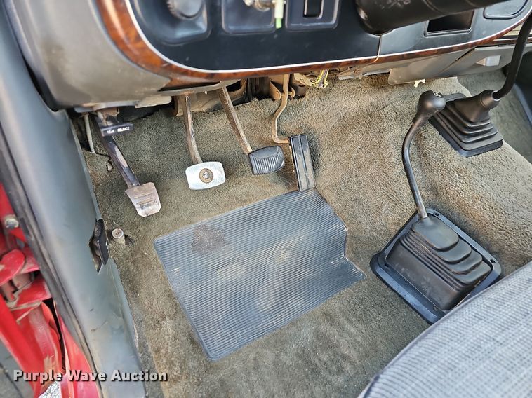 image for item NT9980 1991 Ford F250  pickup truck