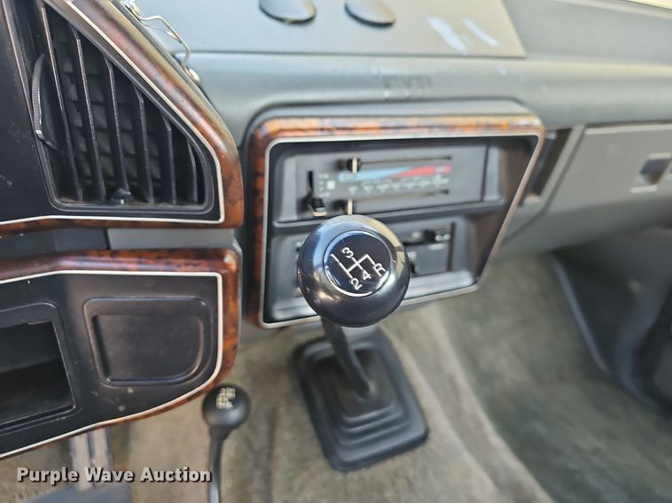 image for item NT9980 1991 Ford F250  pickup truck