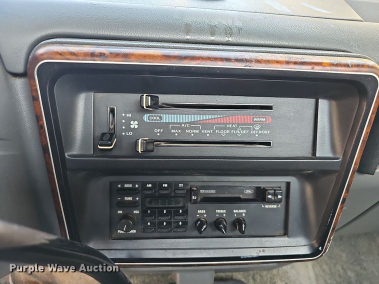 image for item NT9980 1991 Ford F250  pickup truck