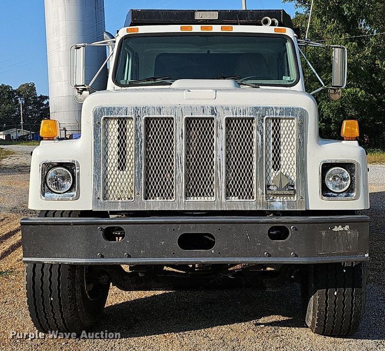 image for item NT9981 2003 International 2574  dump truck