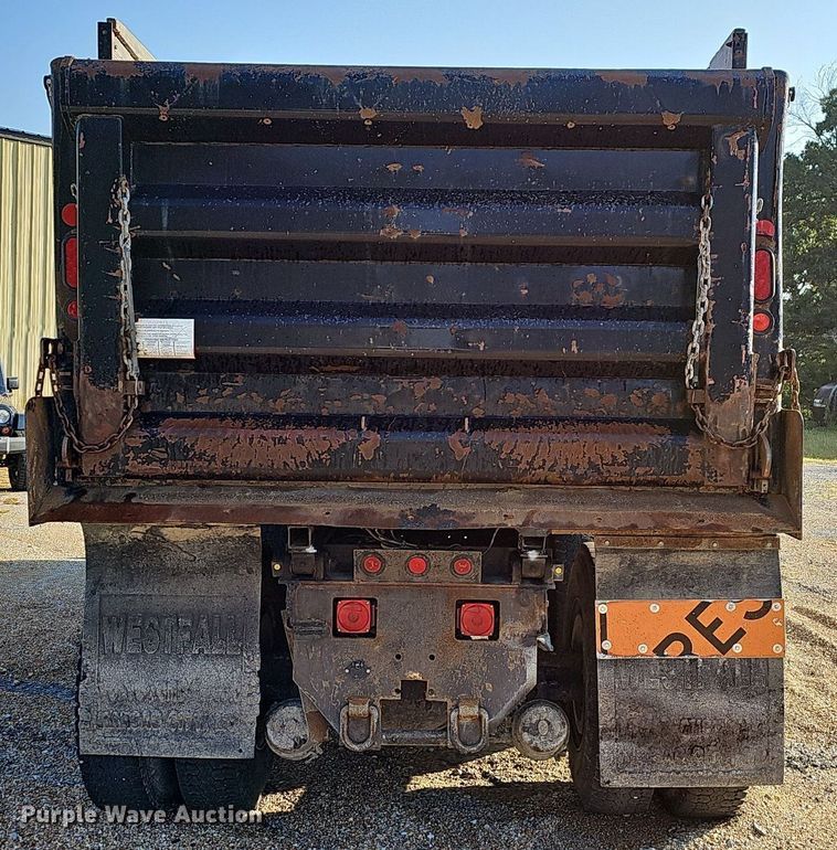 image for item NT9981 2003 International 2574  dump truck