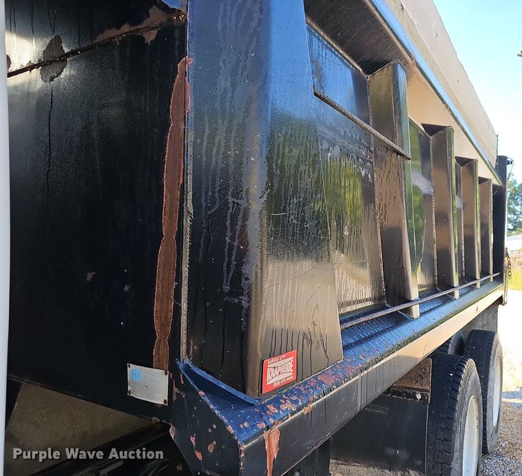 image for item NT9981 2003 International 2574  dump truck