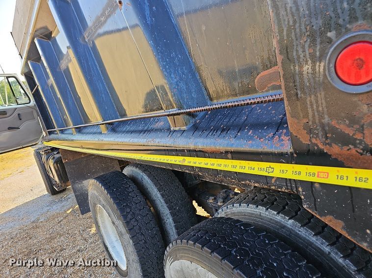 image for item NT9981 2003 International 2574  dump truck