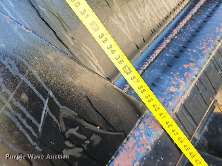 image for item NT9981 2003 International 2574  dump truck