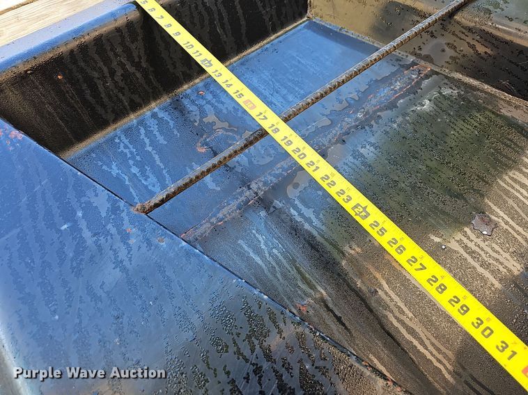 image for item NT9981 2003 International 2574  dump truck