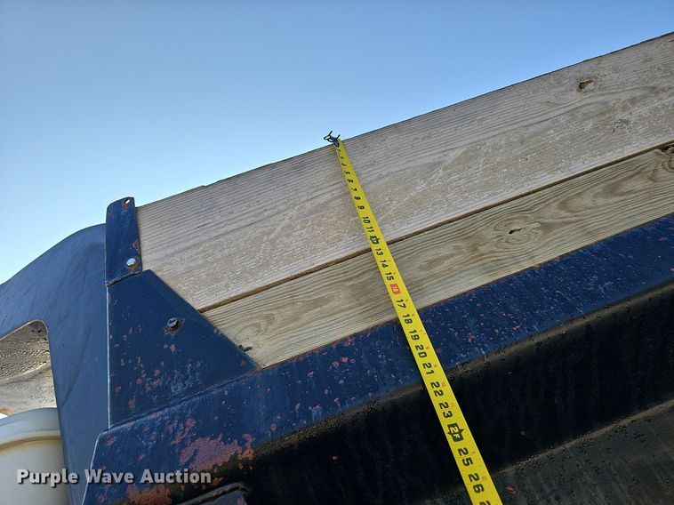 image for item NT9981 2003 International 2574  dump truck