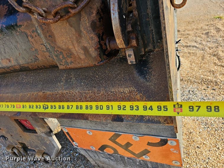 image for item NT9981 2003 International 2574  dump truck