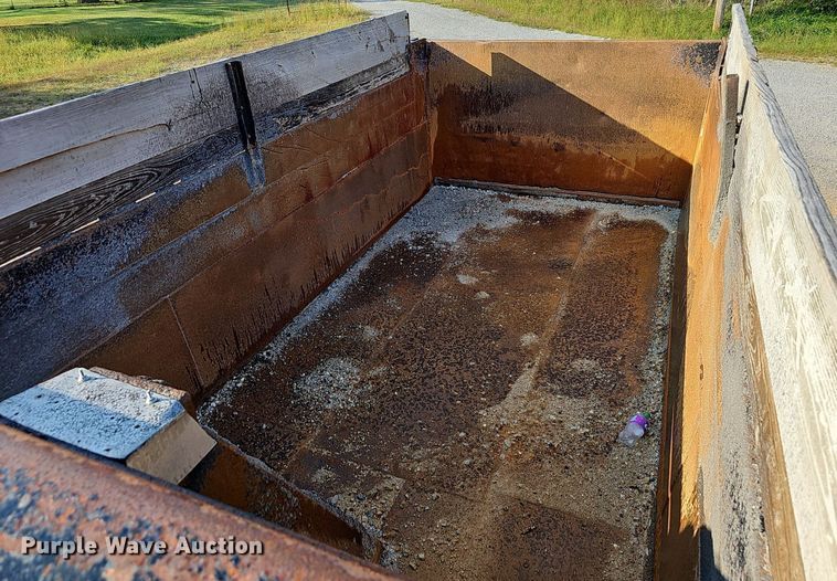 image for item NT9981 2003 International 2574  dump truck