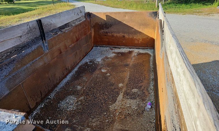 image for item NT9981 2003 International 2574  dump truck