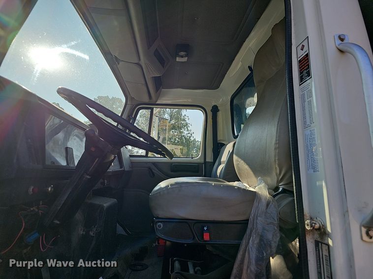 image for item NT9981 2003 International 2574  dump truck