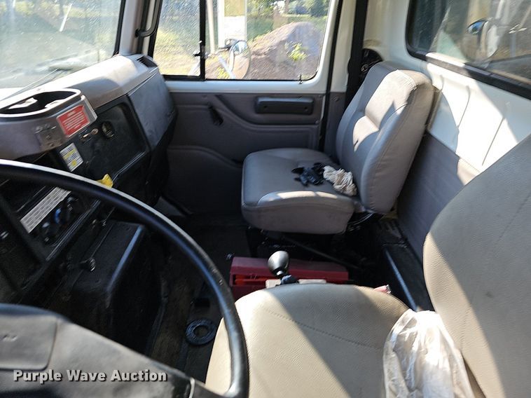 image for item NT9981 2003 International 2574  dump truck