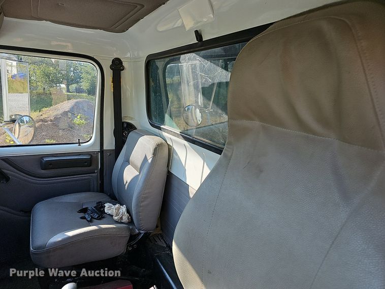 image for item NT9981 2003 International 2574  dump truck