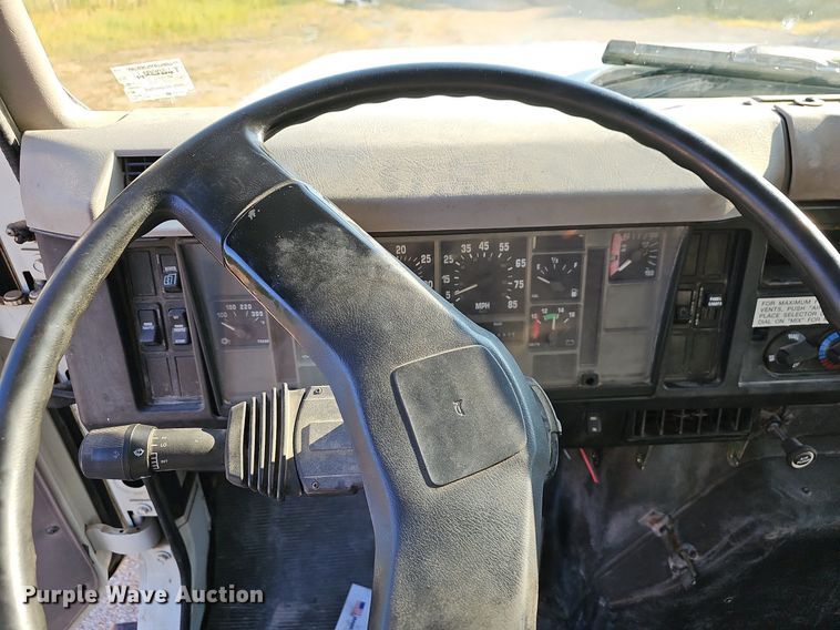 image for item NT9981 2003 International 2574  dump truck