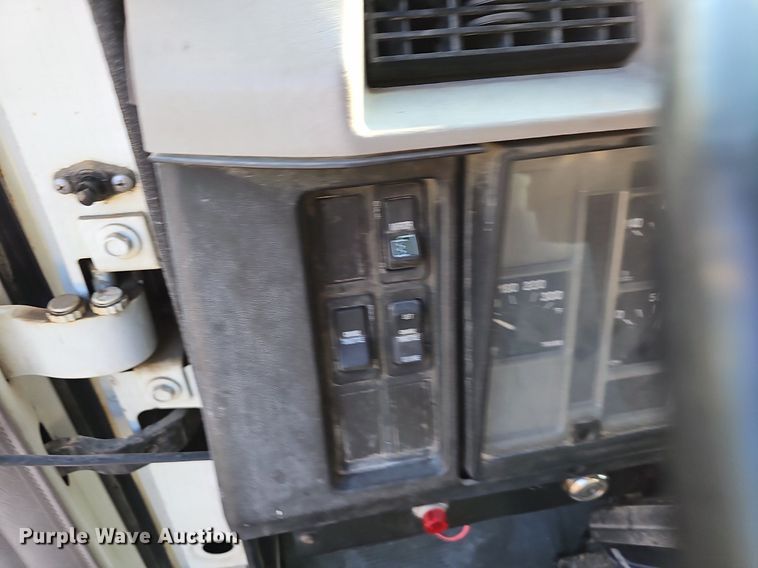 image for item NT9981 2003 International 2574  dump truck