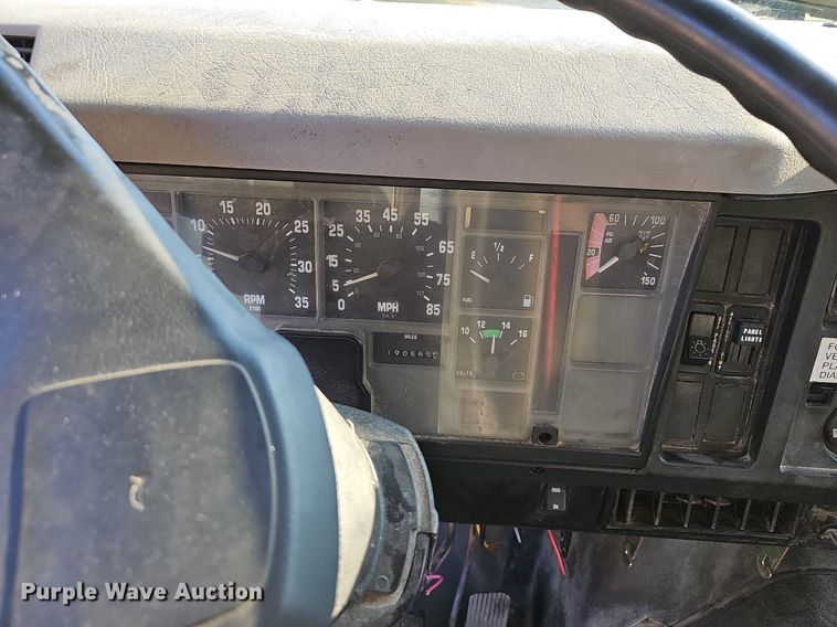 image for item NT9981 2003 International 2574  dump truck