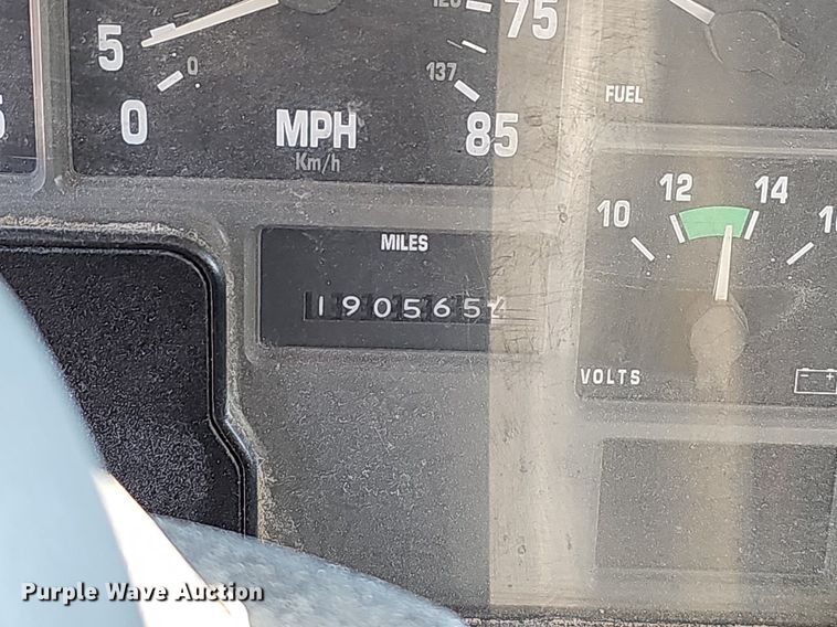 image for item NT9981 2003 International 2574  dump truck